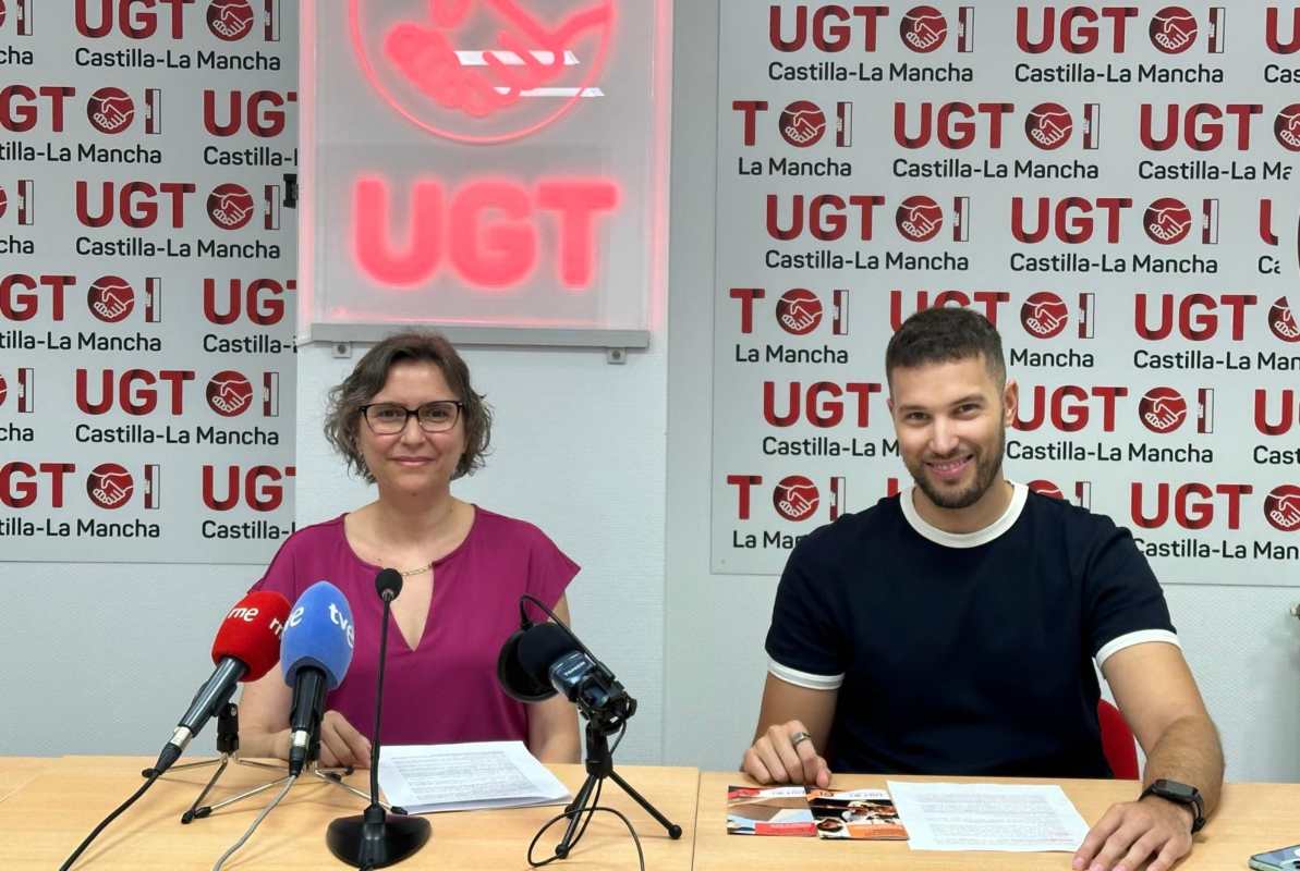 Silvia López y Adrián Carbajo, de UGT.