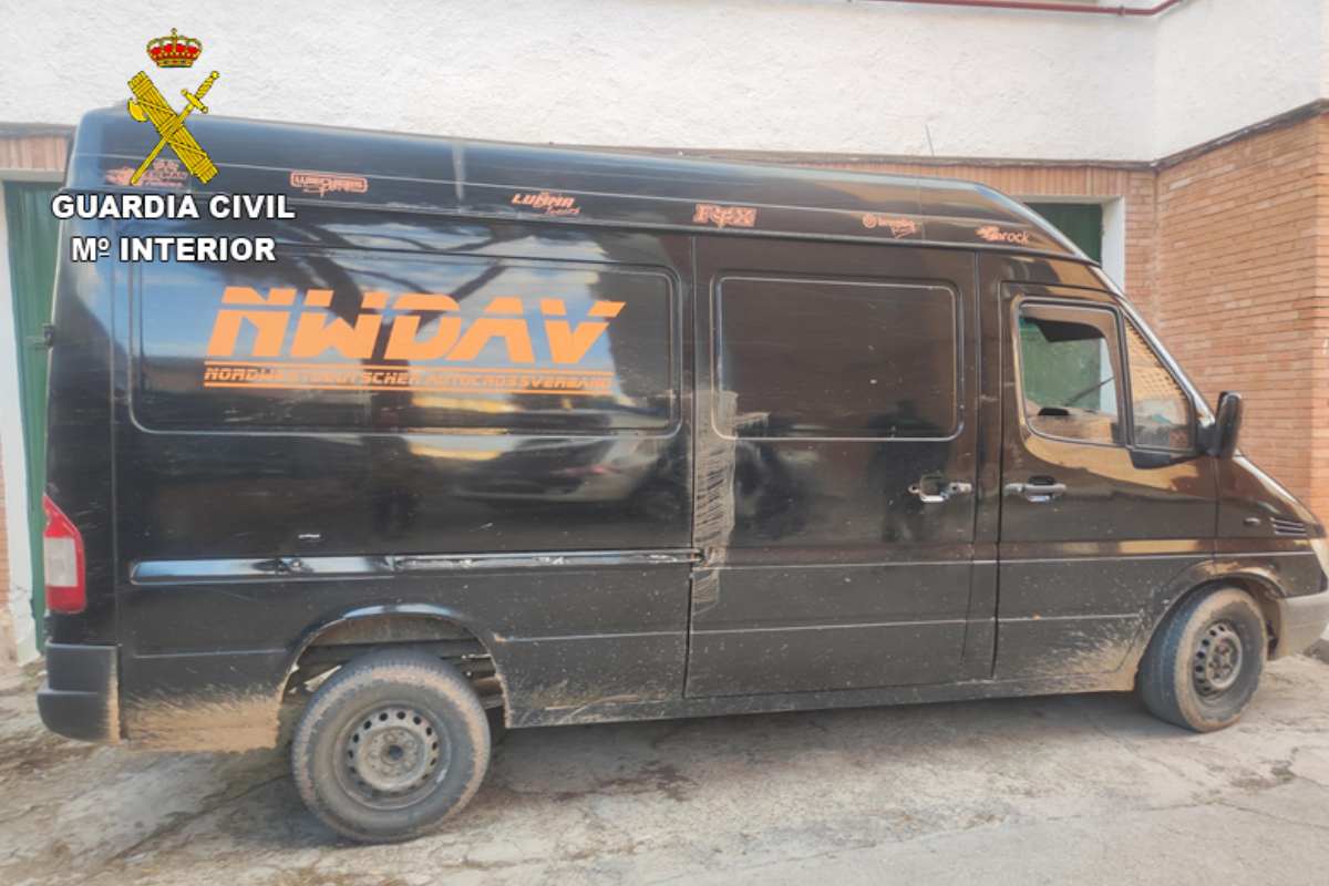 Furgoneta que utilizaban los dos detenidos