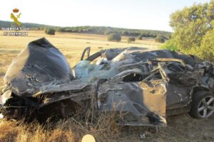 Imagen de cómo quedó el vehículo en el que viajaban ambos jóvenes