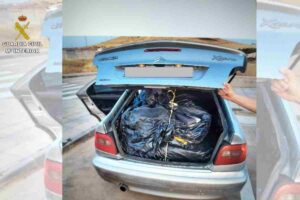 Vehículo interceptado por la Guardia Civil