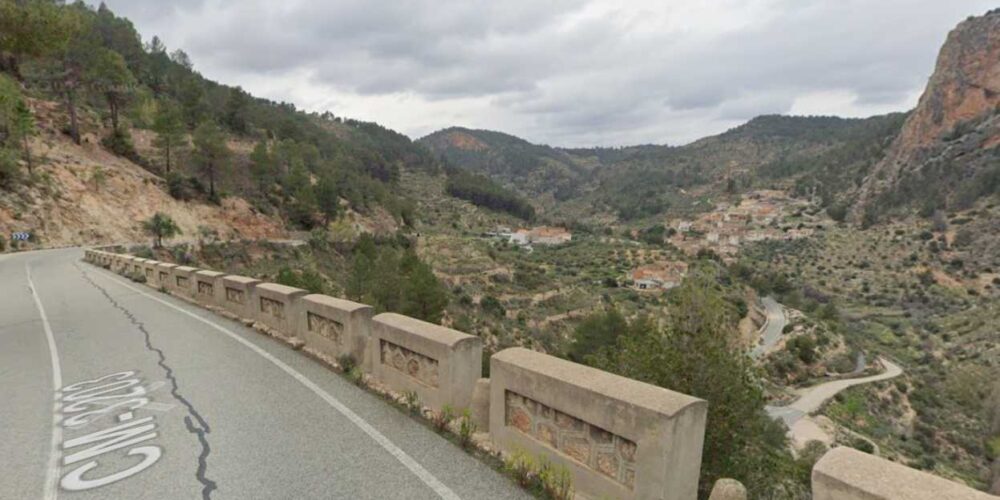 Imagen de la carretera junto a la que se ha producido el accidente laboral en una pedanía de Ayna.