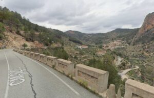 Imagen de la carretera junto a la que se ha producido el accidente laboral en una pedanía de Ayna.