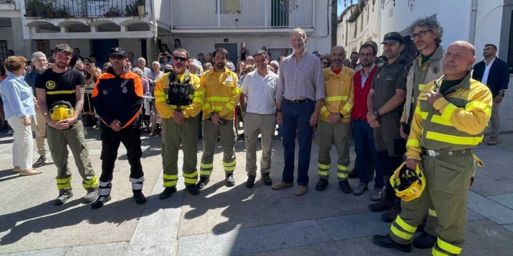 Bomberos del Infocam con el rey Felipe VI. Foto: Infocam
