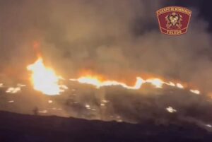 Incendio junto a la carretera de La Puebla de Montalbán.