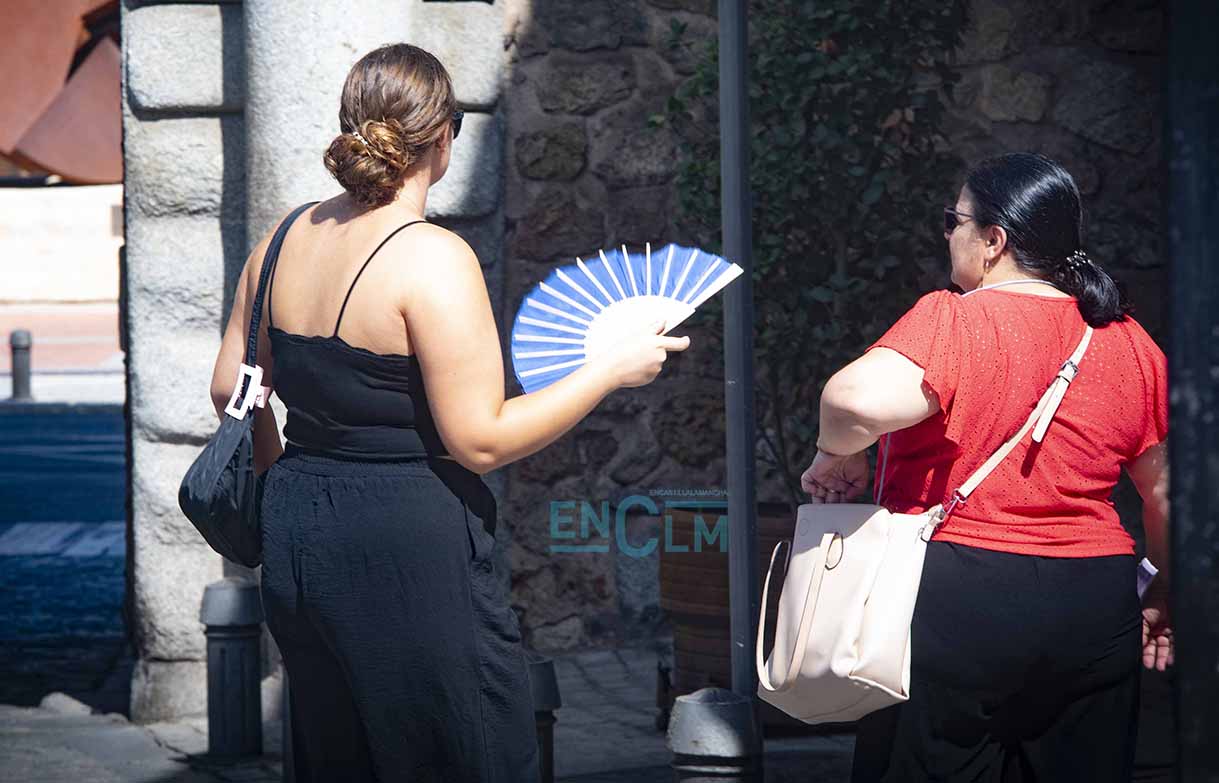 Turistas pasan calor en Toledo durante el verano, Foto: Rebeca Arango.