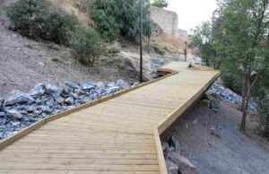 Así ha quedado una parte del acceso peatonal a la senda ecológica de Toledo.