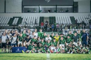 Jugadores y técnicos del Toledo festejaron el triunfo como se merecía. Foto: CD Toledo.