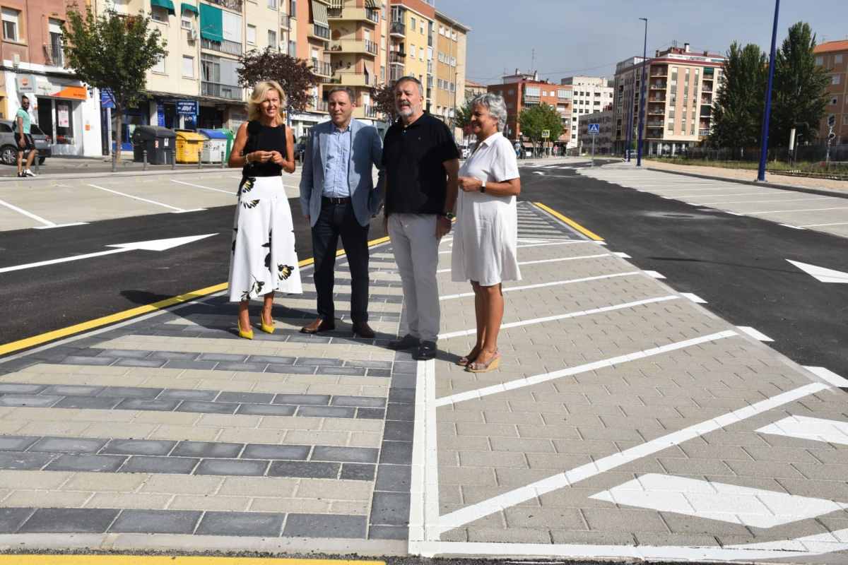 Las autoridades presentes en la inauguración del parking de la Avenida de San Antonio de Cuenca.