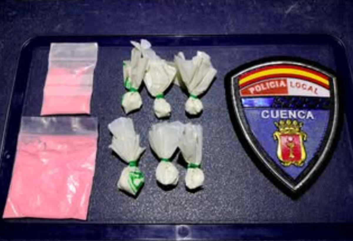 Imagen de la droga incautada al conductor que huyó en Cuenca.