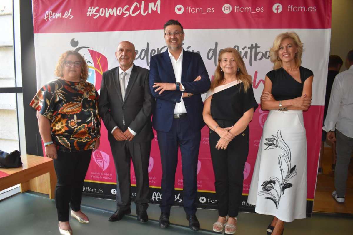 Autoridades presentes en la gala del Día Institucional del Fútbol de Castilla-La Mancha.