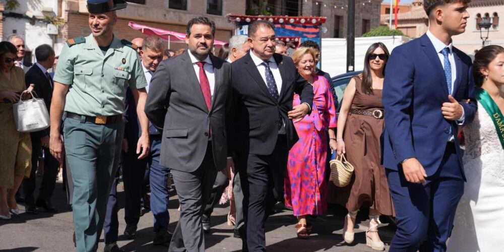 Paco Núñez y el alcalde de Gálvez, con el alcalde de la localidad, Manuel Fernández.