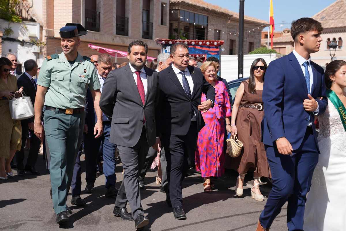 Paco Núñez y el alcalde de Gálvez, con el alcalde de la localidad, Manuel Fernández.