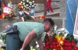 Homenaje a los guardias civiles asesinados en Sallent de Gállego.