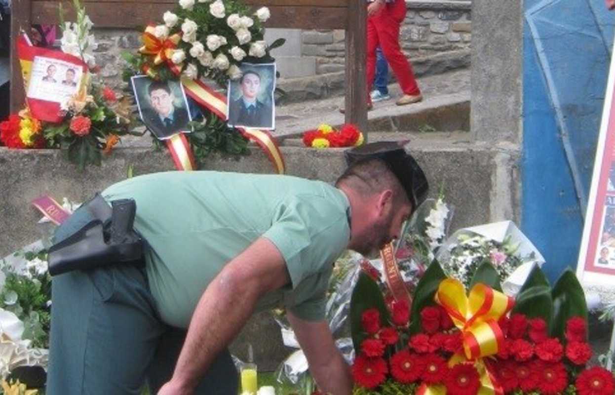 Homenaje a los guardias civiles asesinados en Sallent de Gállego.