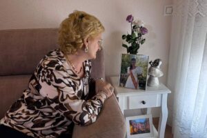 María Chamón, madre de Laura, diez años después de su desaparición y posterior asesinato - EUROPA PRESS / JESÚS HUERTA