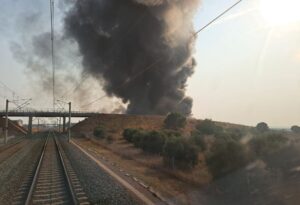 Así se veía el incendio en la nave de Yeles.