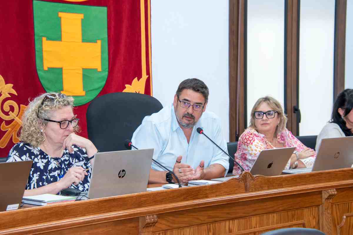 En el centro, el alcalde de Marchamalo, Rafa Esteban.