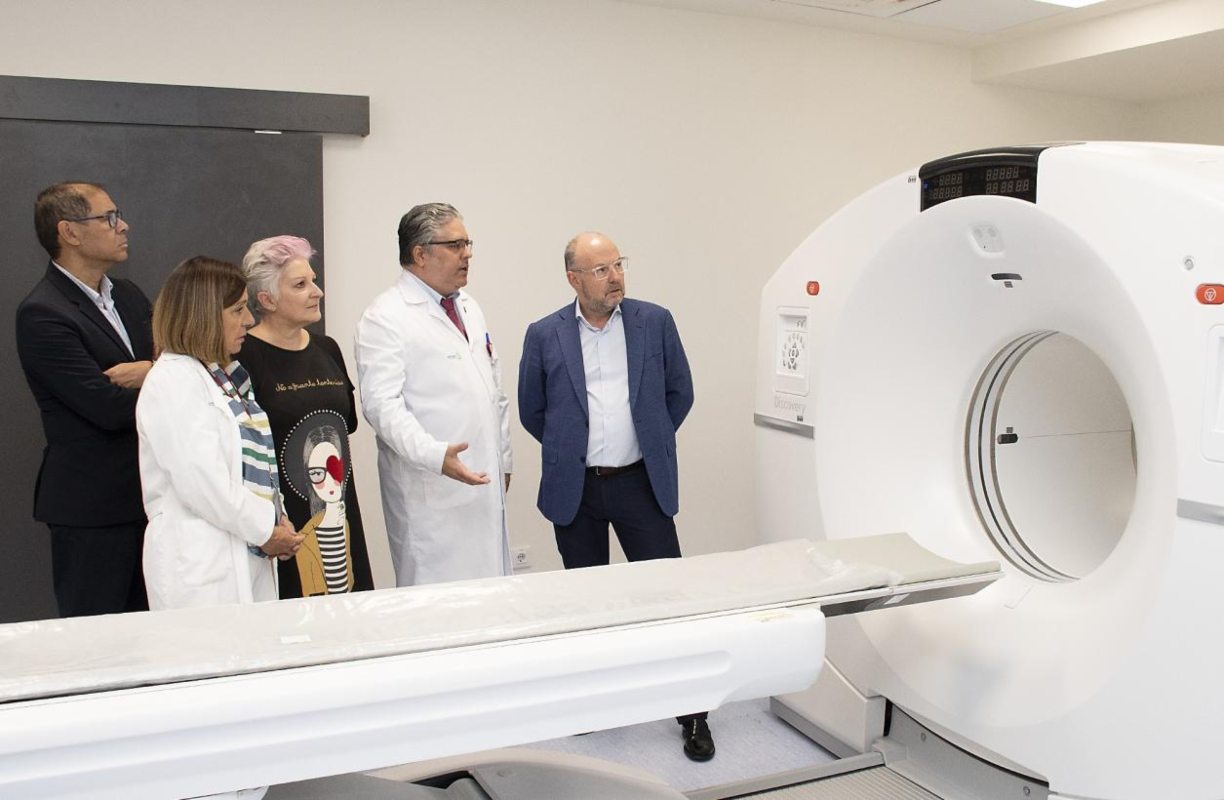Alberto Jara visitó el nuevo servicio del Hospital Universitario de Guadalajara.