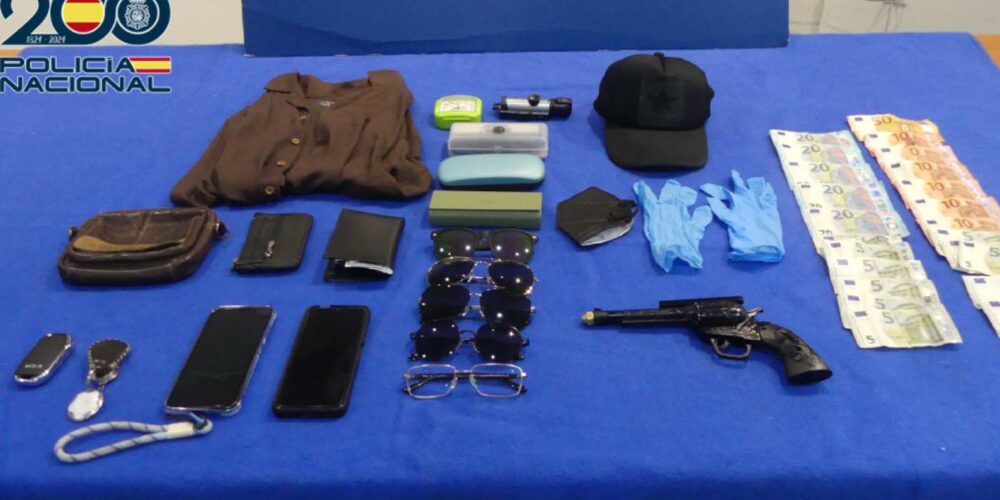 Efectos intervenidos por la Policía Nacional al atracador de Talavera.