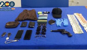 Efectos intervenidos por la Policía Nacional al atracador de Talavera.