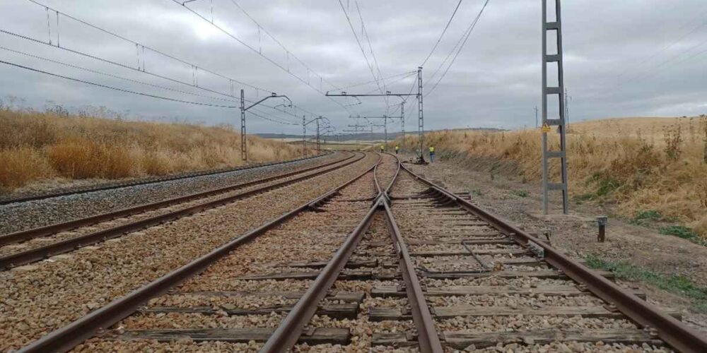 Las vías del tren cerca de la estación de Pedro Abad, en la provincia de Córdoba.
