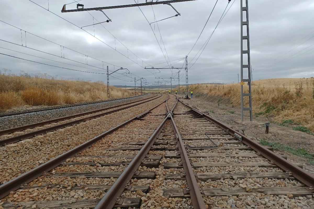 Las vías del tren cerca de la estación de Pedro Abad, en la provincia de Córdoba.