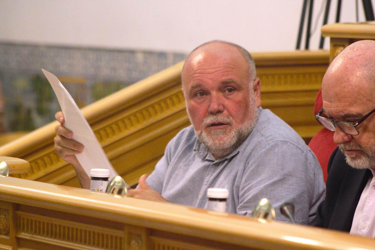Txema Fernández, en su escaño municipal.