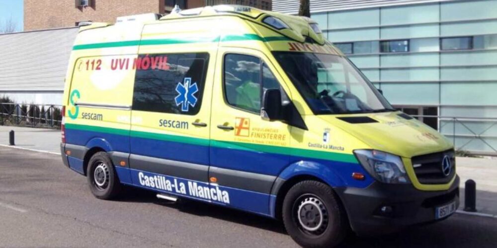 Imagen de archivo de una UVI móvil de Sescam. ambulancia