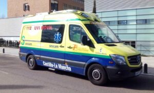 Imagen de archivo de una UVI móvil de Sescam. ambulancia