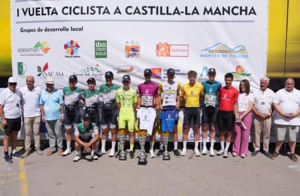 Foto de familia con los mejores de la I Vuelta a Castilla-La Mancha Leader.