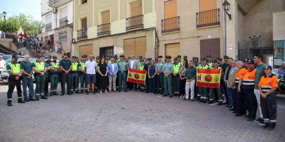 Foto de familia en la presentación del dispositivo de seguridad de la I Vuelta Ciclista de Castilla-La Mancha.