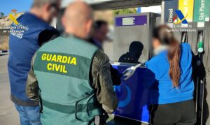La Guardia Civil investiga carburante adulterado en gasolineras low cost