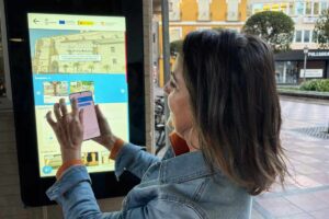 Ciudad Real a la vanguardia del turismo con la inteligencia artificial de sus nuevas pantallas interactivas