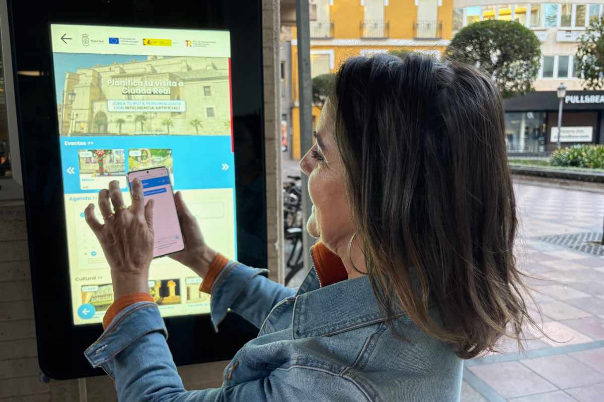Ciudad Real a la vanguardia del turismo con la inteligencia artificial de sus nuevas pantallas interactivas