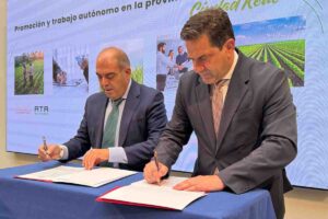 Firma del convenio entre ATA y la Diputación de Ciudad Real