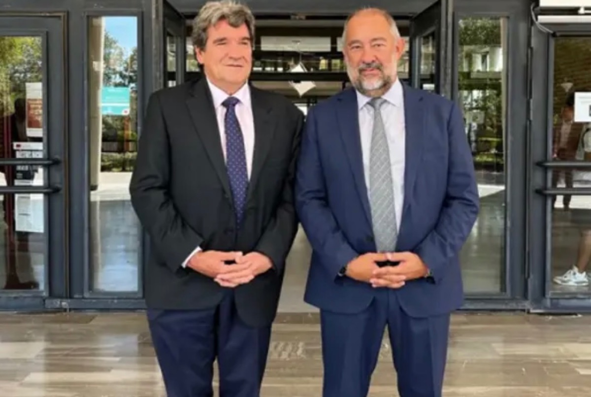 El Gobernador Del Banco De España, José Luis Escrivá, Junto Al Rector De La UCLM, Julián Garde, en Albacete