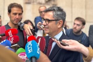 Félix Bolaños atiende a los medios antes de la Apertura del Año Judicial en el Tribunal Superior de Justicia de Castilla-La Mancha (Albacete). Foto: Elena Valero