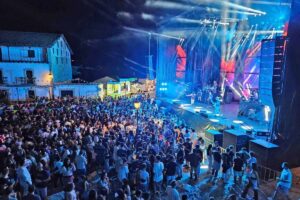 Imagen de archivo de una verbena en un pueblo