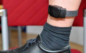 Pulsera antimaltrato. Foto de archivo: EFE / HERBERT NEUBAUER