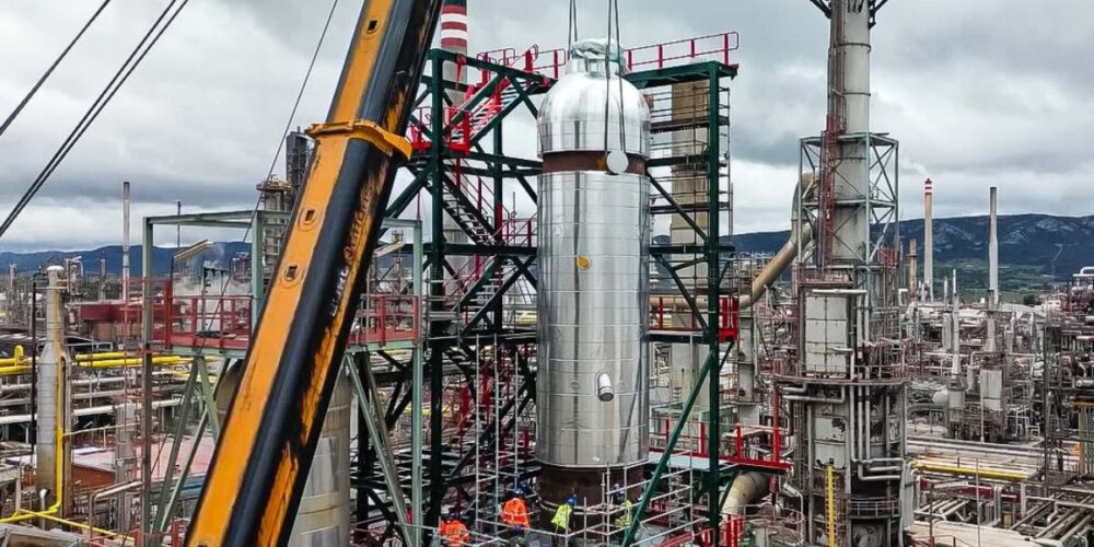 Trabajos en la planta de Repsol Puertollano.