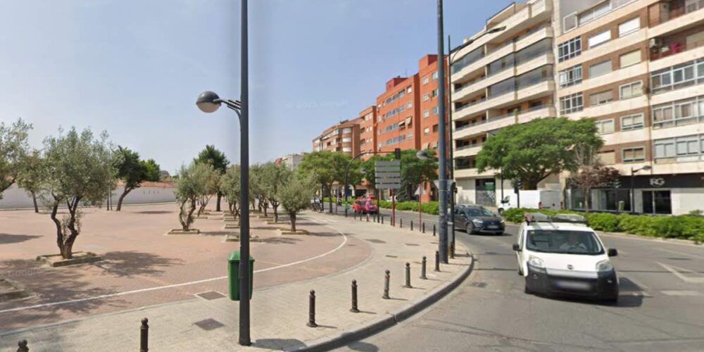El suceso se ha producido en la confluencia entre una calle y una avenida de la zona del recinto ferial albaceteño