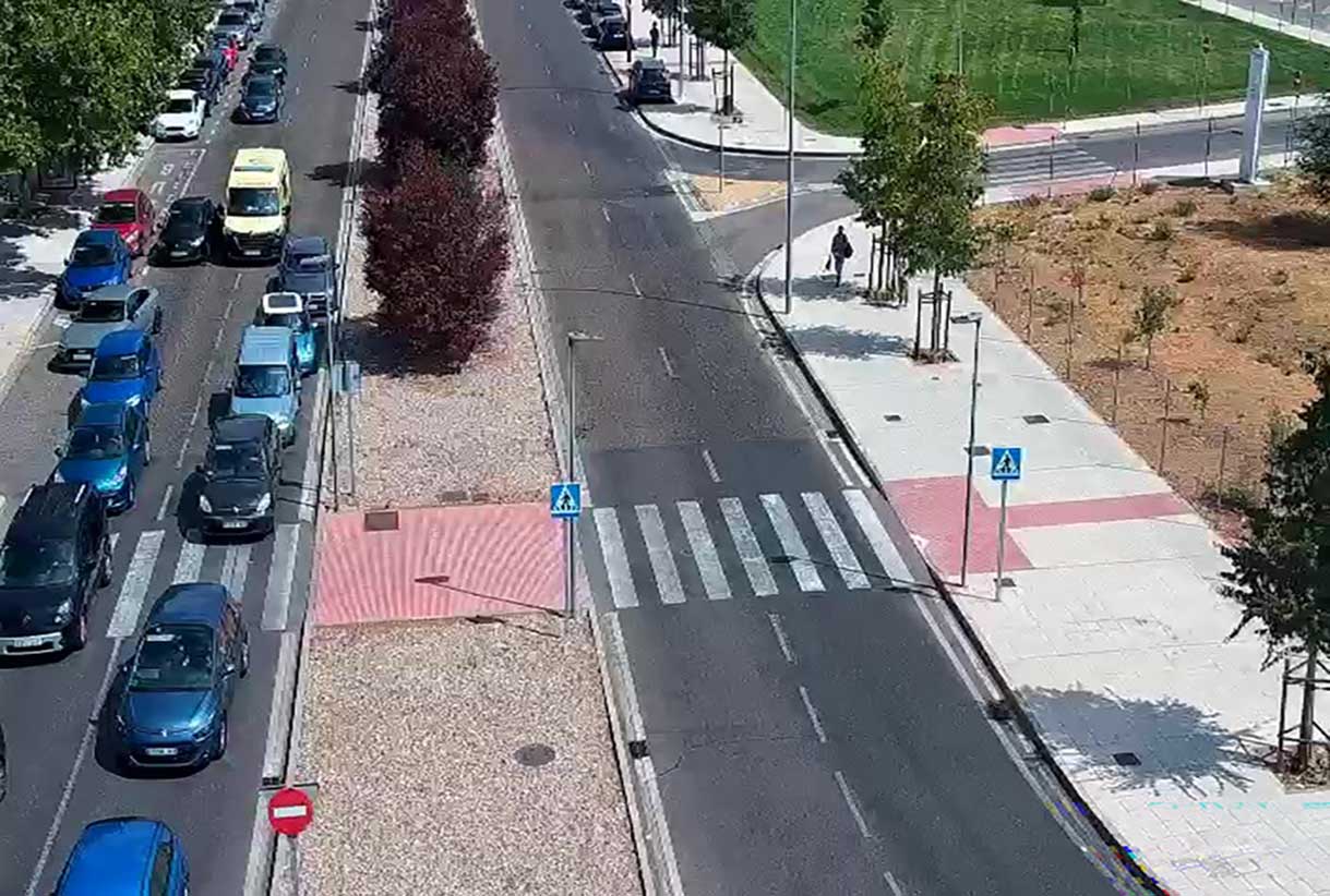 Foto de las retenciones que ha formado el accidente de tráfico. Foto: @Serr0jas