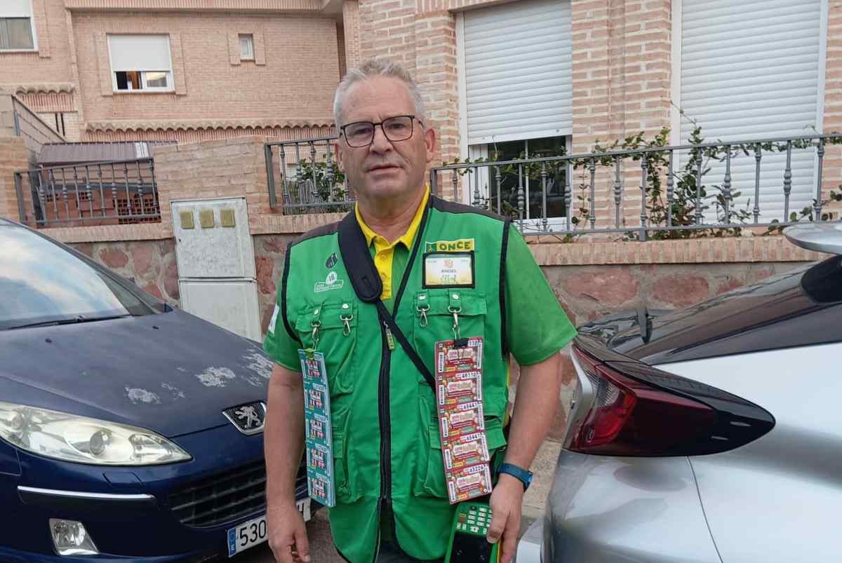 Ángel Batres, vendedor de la ONCE en Navahermosa.