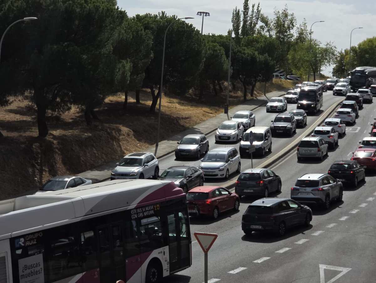 Atasco en la avenida de Castilla-La Mancha.