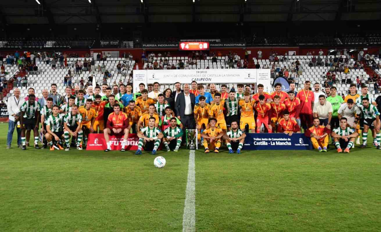 Guijarro asistió a la final del Trofeo de la Junta de fútbol.