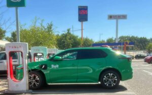 Imagen de un coche de Bolt en Toledo.