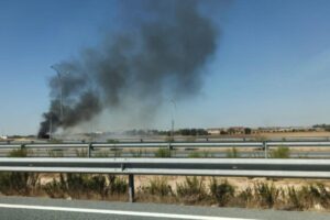 Camión ardiendo en la A-40 en Toledo. Foto: ENCLM