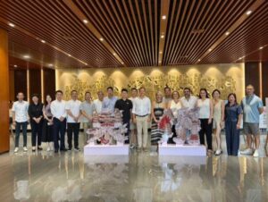 La delegación toledana posó con representantes del sector turístico de la provincia de Quanzhou.