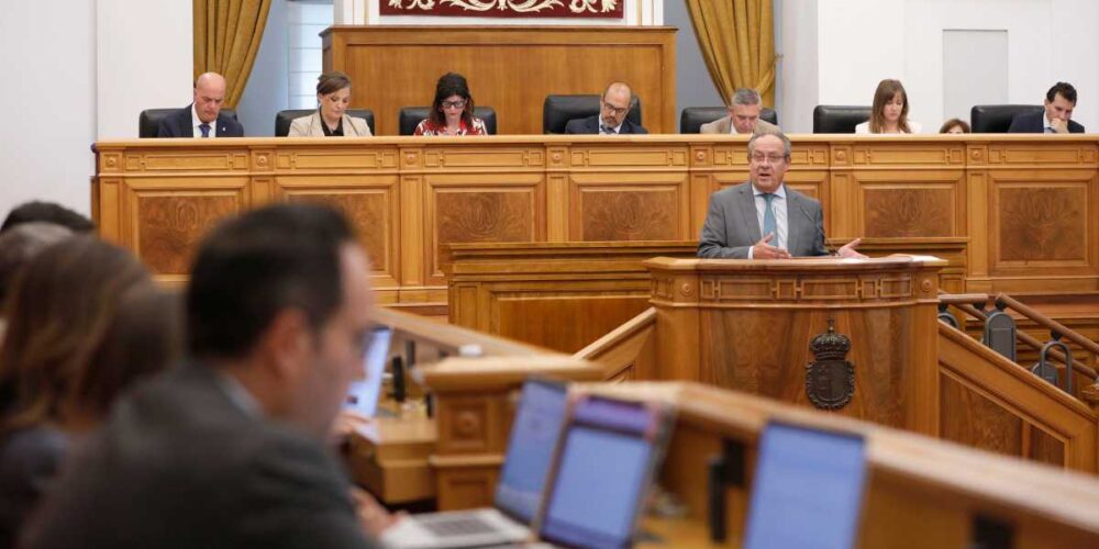 Pleno en las Cortes de Castilla-La Mancha para la aprobación del techo de gasto.