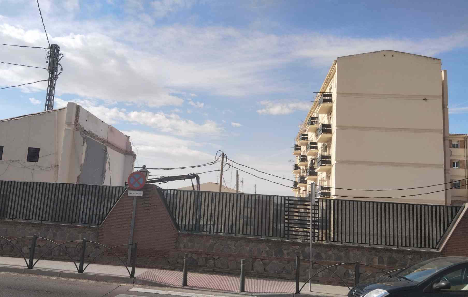 El cuartel de la Guardia Civil de Toledo con buena parte demolido.